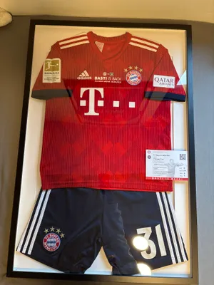 Collection FC Bayern München 18/19 Home Special Jersey „Basti is Back“
