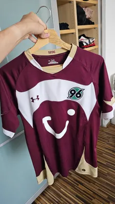 Collection Hannover 96 Carmine Red 2010-11