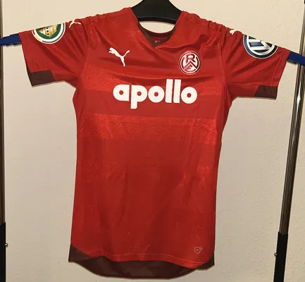 Collection Rot-Weiss Essen: DFB-Pokal-Trikot von Daniel Grebe